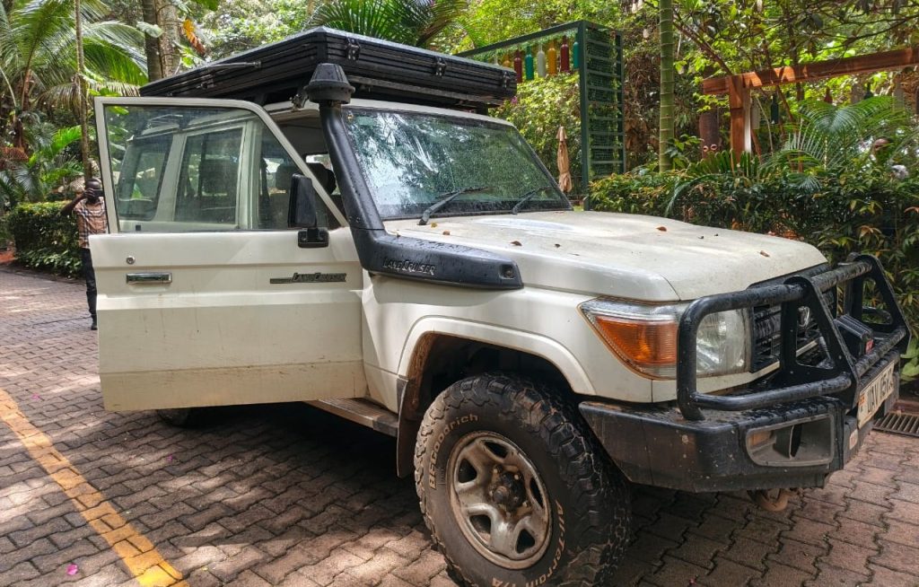 4x4 Land Cruiser packing outside a safari lodge – Buhoma Sector, Bwindi National Park